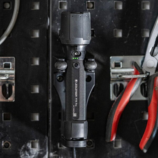 LEDLENSER LANTERNA P7R PRO BLACK 2000LM+CABLU USB+ACUM