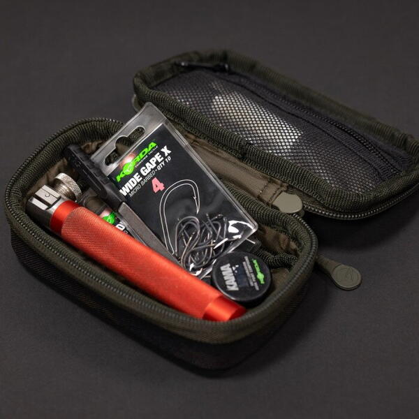 KORDA BORSETA COMPAC 70 TACKLE POUCH DARK KAMO